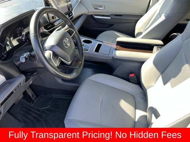 Used 2022 Toyota Sienna XLE FWD image 25
