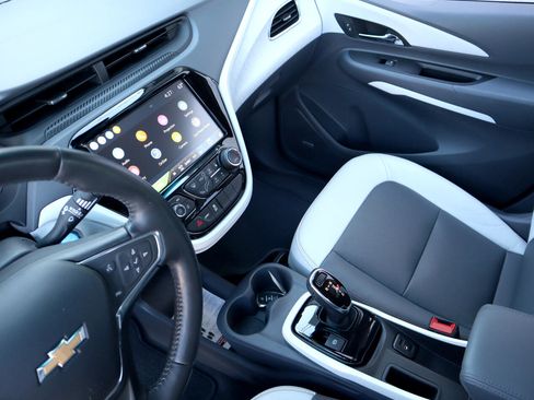 Used 2020 Chevrolet Bolt Premier w/ Infotainment Package image 35