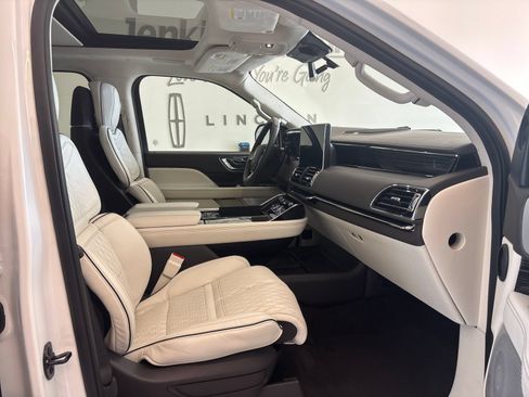 Certified 2024 Lincoln Navigator Black Label AWD/4WD image 6