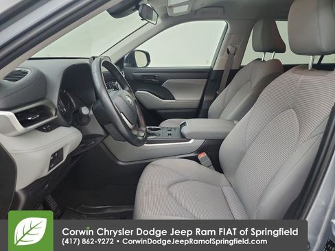 Used 2023 Toyota Highlander LE image 18