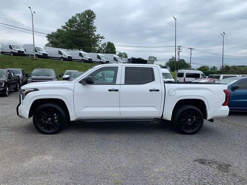 Used 2025 Toyota Tundra SR w/ SR Tow Package AWD/4WD image 5