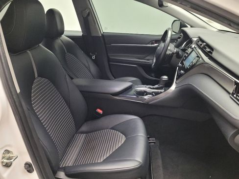 Used 2020 Toyota Camry SE w/ Convenience Package image 21