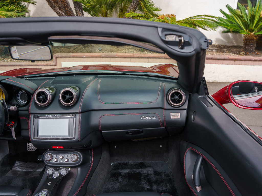 Used 2010 Ferrari California RWD image 26