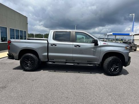 Used 2021 Chevrolet Silverado 1500 LT Trail Boss w/ Convenience Package II AWD/4WD image 2
