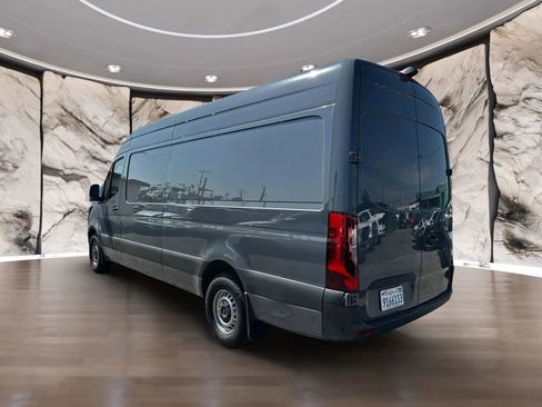 Used 2022 Mercedes-Benz Sprinter 2500 image 7