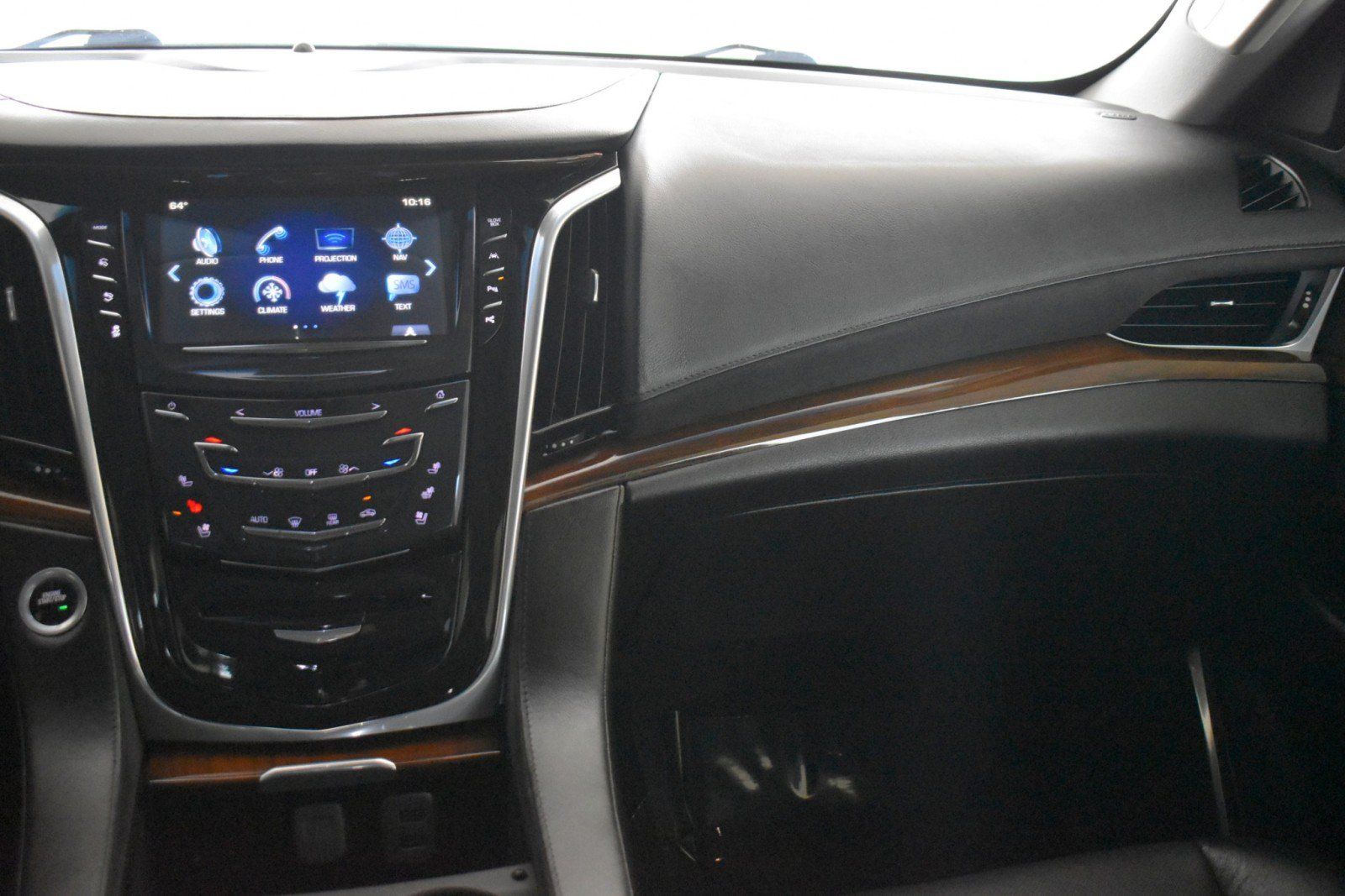 Used 2018 Cadillac Escalade Luxury AWD/4WD image 11