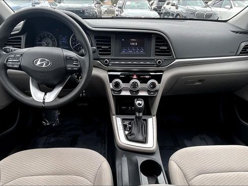 Used 2019 Hyundai Elantra SE image 18