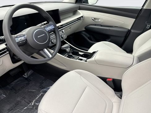 Used 2025 Hyundai Tucson SE image 10