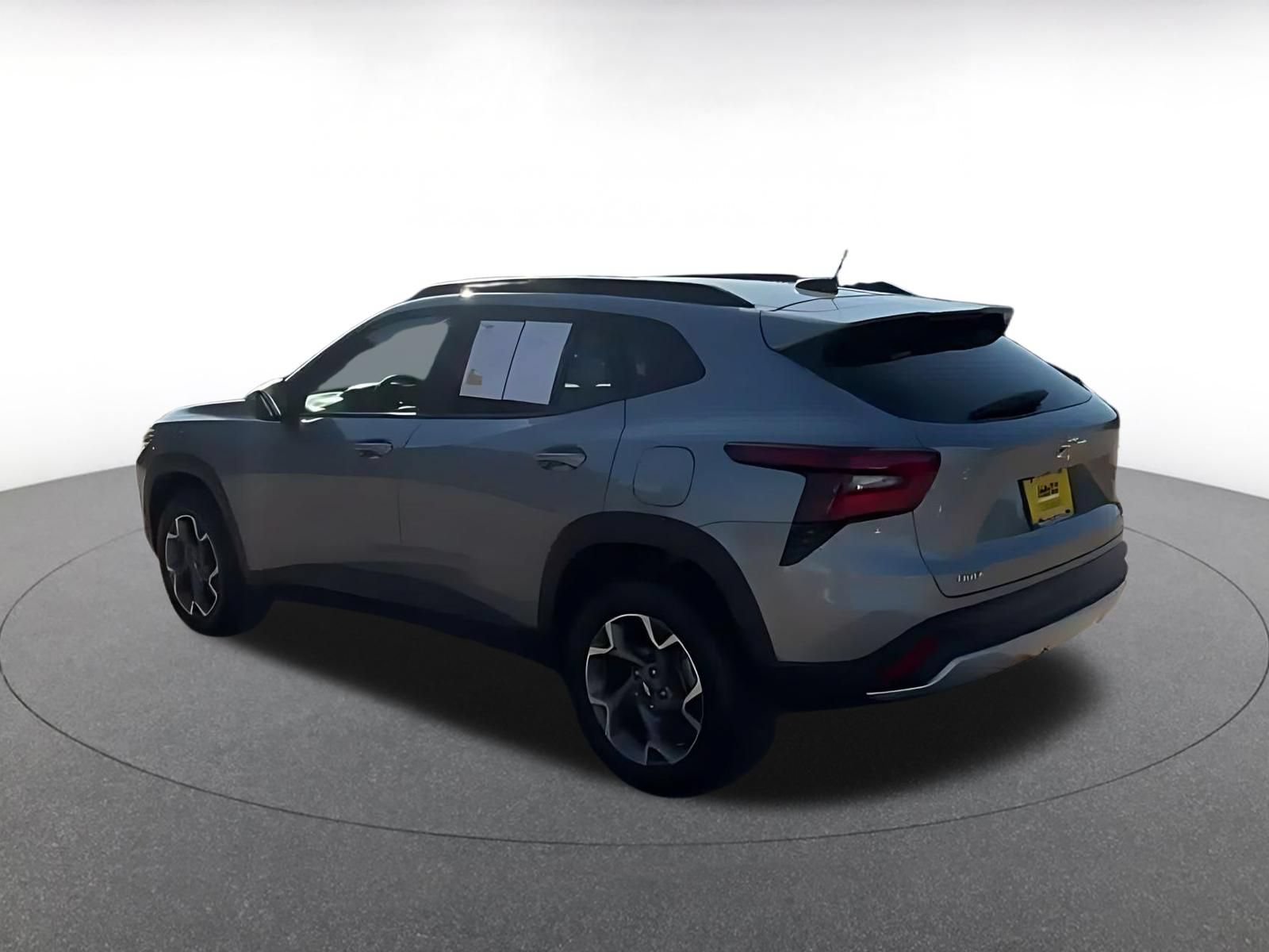 Used 2025 Chevrolet Trax LT FWD image 9