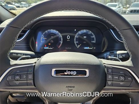 New 2025 Jeep Grand Cherokee Limited w/ Luxury Tech Group II image 26