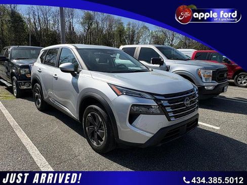 Used 2025 Nissan Rogue SV FWD image 1