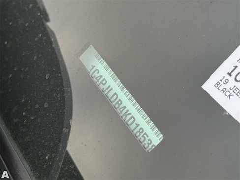 Used 2019 Jeep Cherokee Limited w/ Luxury Group image 14