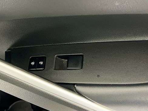 Used 2022 Toyota Corolla Cross LE image 31