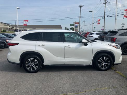 Used 2020 Toyota Highlander XLE AWD/4WD image 8