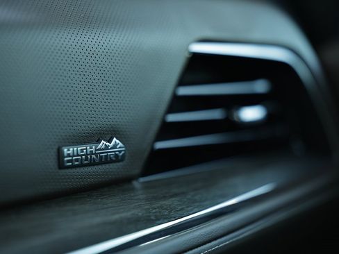 Used 2025 Chevrolet Tahoe High Country image 42