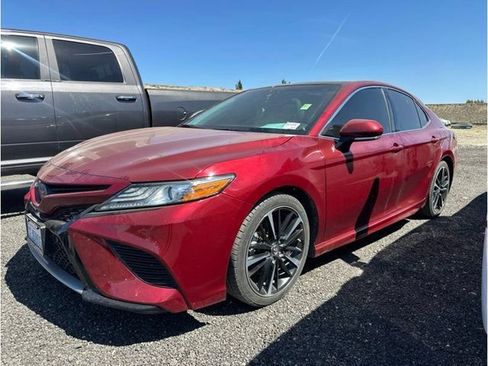 Used 2018 Toyota Camry XSE FWD image 1