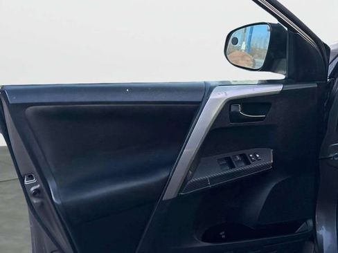 Used 2015 Toyota RAV4 LE image 21