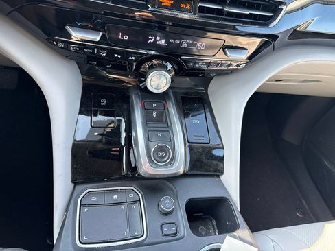 Used 2024 Acura MDX SH-AWD w/ Technology Package image 25