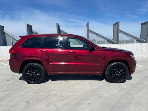 Used 2019 Jeep Grand Cherokee Altitude AWD/4WD image 6