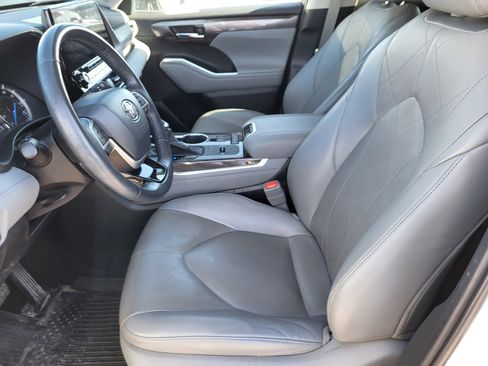 Used 2022 Toyota Highlander Platinum image 16
