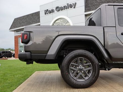 New 2025 Jeep Gladiator Sport image 37