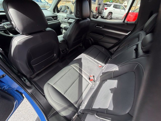 Used 2025 GMC Terrain Elevation w/ Elevation Premium Package AWD/4WD image 8