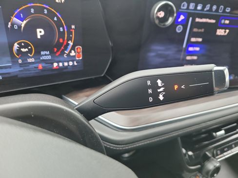 Certified 2025 Chevrolet Suburban Z71 image 25