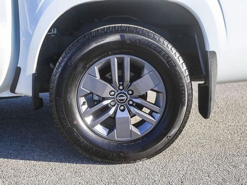 Used 2025 Nissan Frontier SV RWD image 10
