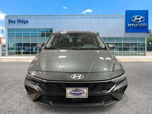 Used 2025 Hyundai Elantra SEL FWD image 10