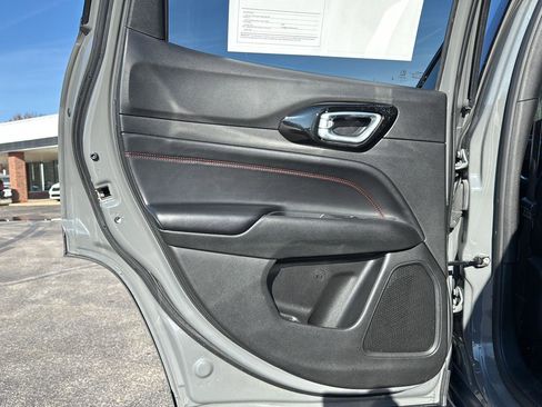 Used 2023 Jeep Compass Trailhawk image 17