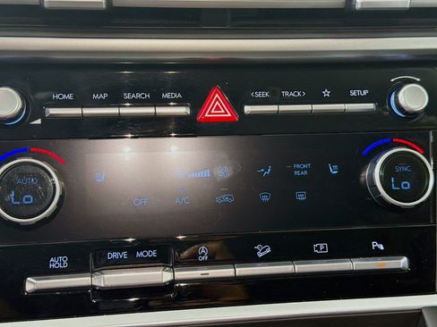 Used 2025 Hyundai Santa Fe SEL FWD image 22