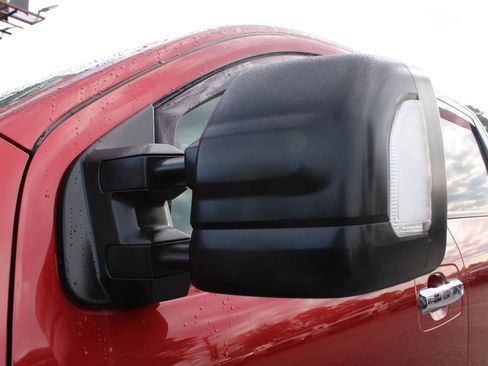 Used 2018 Nissan Titan SV w/ SV Convenience Package image 4