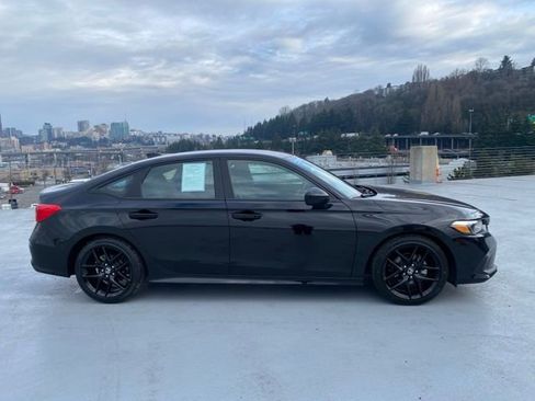 Used 2023 Honda Civic Sport image 3