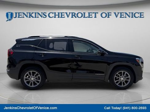 Used 2023 GMC Terrain SLT AWD/4WD image 3