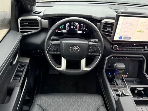 Used 2025 Toyota Tundra Limited AWD/4WD image 27