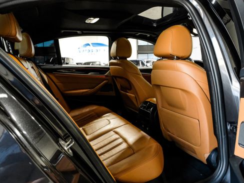 Used 2019 BMW 540i w/ M Sport Package image 51