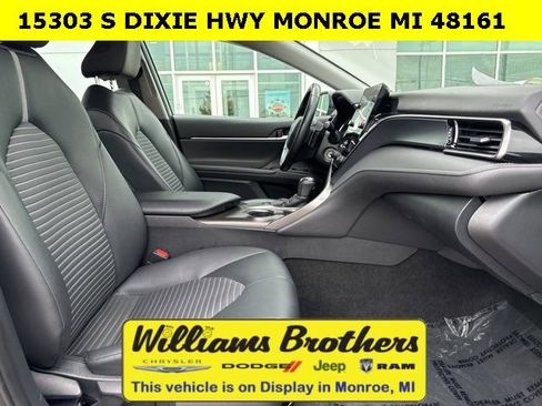 Used 2023 Toyota Camry SE image 12