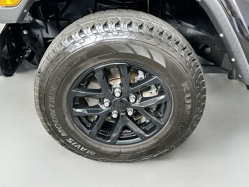 Used 2023 Jeep Gladiator Sport AWD/4WD image 30