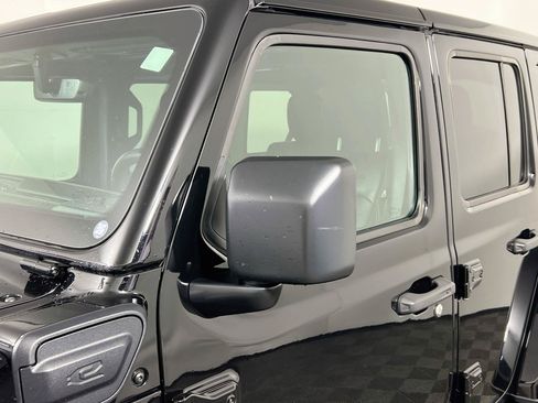 Used 2022 Jeep Wrangler Unlimited Sahara AWD/4WD image 12