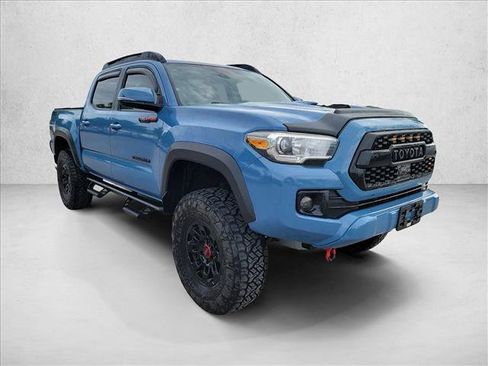 Used 2019 Toyota Tacoma TRD Sport w/ Technology Package image 3