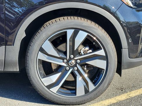 Certified 2023 Volvo XC40 B5 Plus w/ Climate Package AWD/4WD image 8