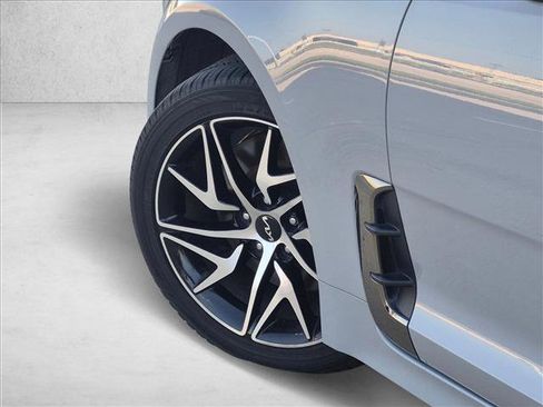Used 2022 Kia Stinger GT-Line w/ Sun & Sound Package RWD image 10