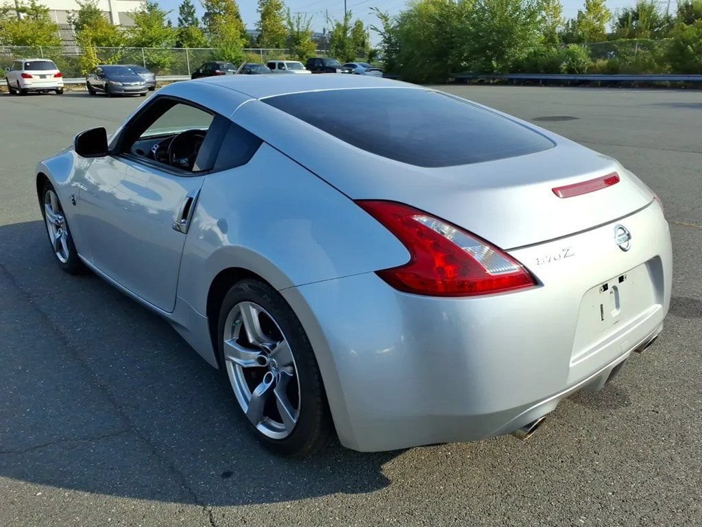 Used 2009 Nissan 370Z Coupe RWD image 2