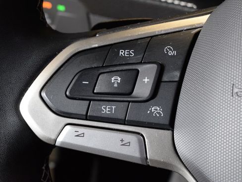 Used 2024 Volkswagen Atlas Cross Sport SE AWD/4WD image 19