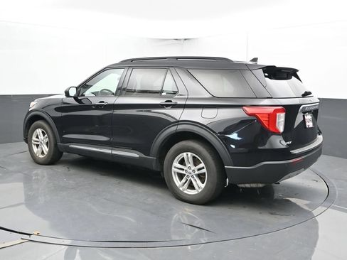 Used 2020 Ford Explorer XLT w/ Equipment Group 202A AWD/4WD image 9