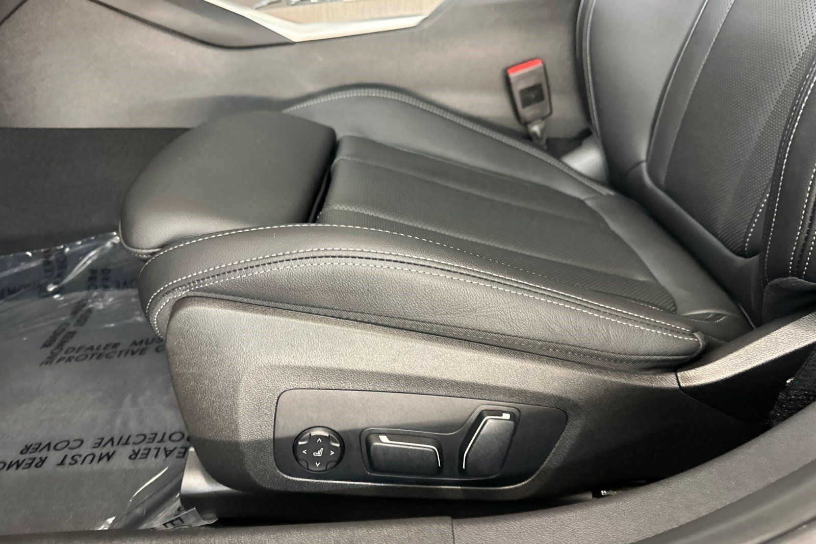 Certified 2025 BMW 330i Sedan w/ Premium Package RWD image 14