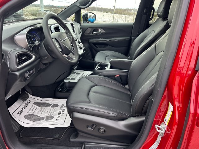 New 2026 Chrysler Pacifica Select FWD image 29