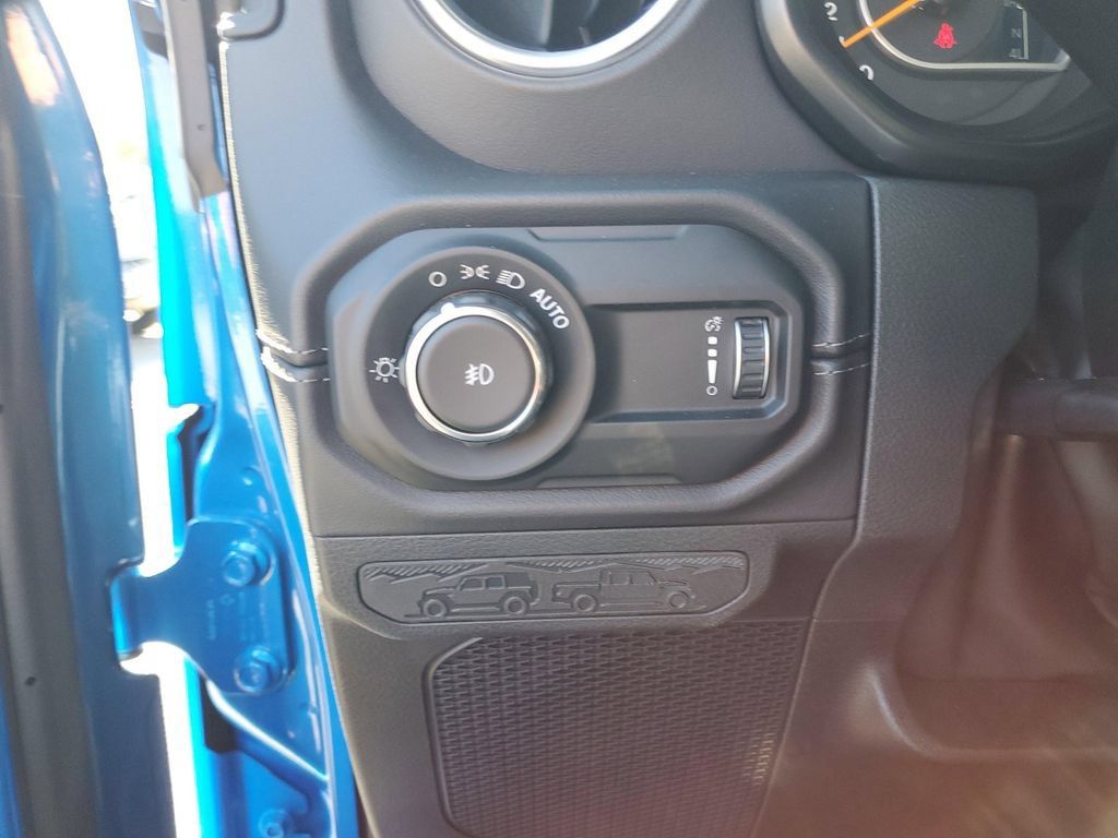 New 2025 Jeep Wrangler Unlimited Sahara AWD/4WD image 19