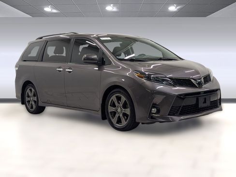 Used 2020 Toyota Sienna SE image 6