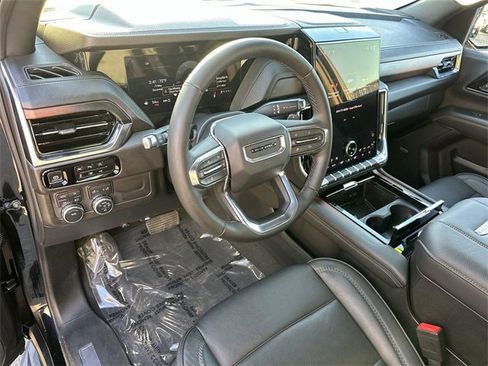 Used 2025 GMC Yukon Denali image 10
